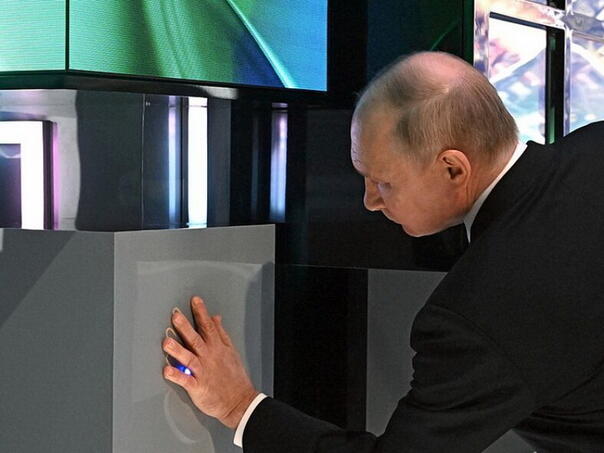 Putin odbio da pritisne simulaciju tastera za nuklearno oružje na izložbi