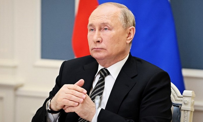 Putin prijeti Macronu i Scholzu: Isporuka oružja Ukrajini opasna