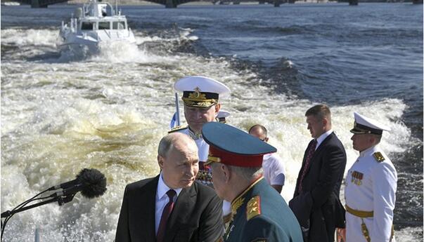 Putin: Rusija gradi moćnu mornaricu