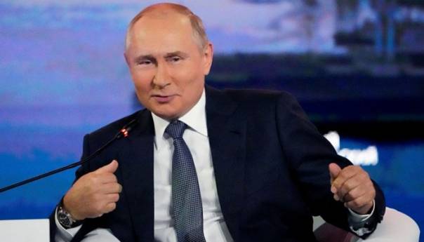 Putin: Trudim se da unucima sam odaberem novogodišnje poklone