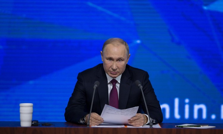 Putin tvrdi da Navalni nije dovoljno bitan da postane meta