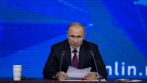 Putin tvrdi da Navalni nije dovoljno bitan da postane meta