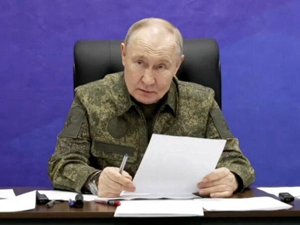 Putin u uniformi nakon pada Pokrovska: "Otvoren nam je put..."