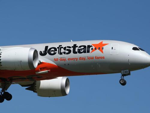 Putnica pokušala otvoriti vrata aviona usred leta iznad Indijskog oceana