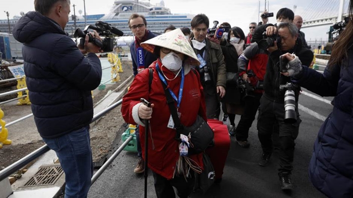 Putnici s kruzera "Diamond Princess" počeli da se iskrcavaju