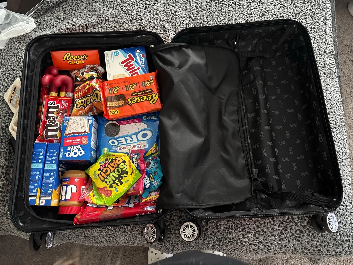 Putnik uhapšen na aerodromu u Memmingenu, nosio 15 kg slatkiša