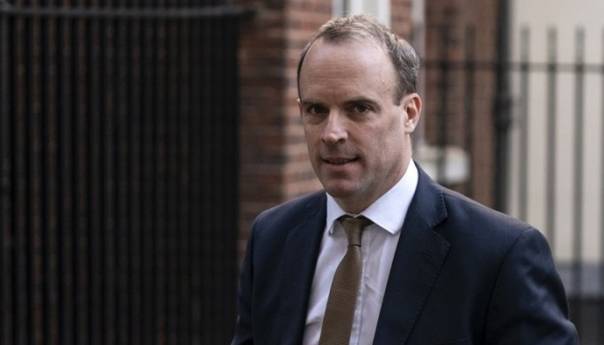 Raab: EU ne želi da ometa isporuku vakcina