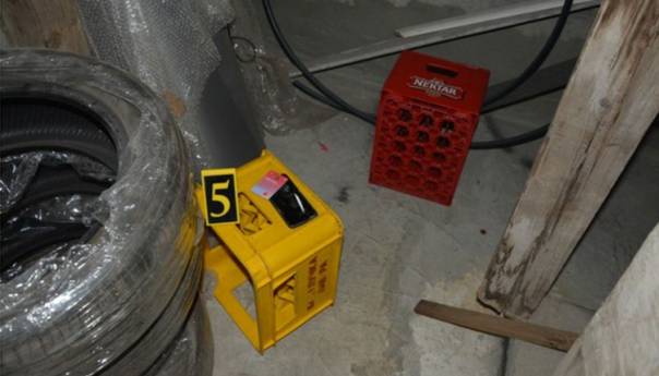 Racija u dobojskom kafiću, pronađena droga i hladno oružje