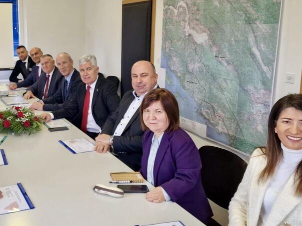 Rad kadrova HDZ-a za primjer: Brza cesta Široki - Grude - RH