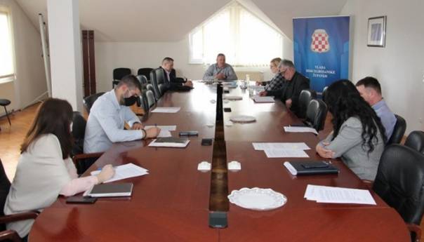 Rad trgovačkih centara i ugostiteljskih objekata u HBK-u ograničen do 21 sat