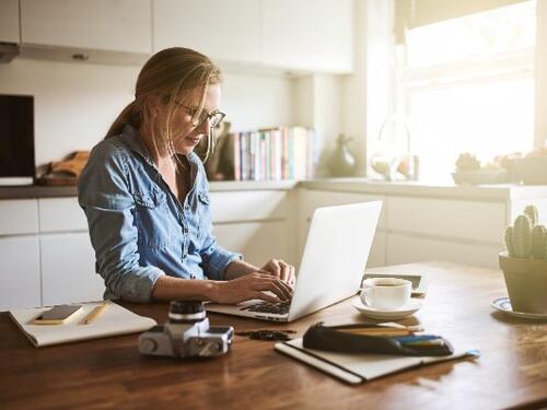 Rad za računarom uništava kičmu: Kako spriječiti trajne posljedice?