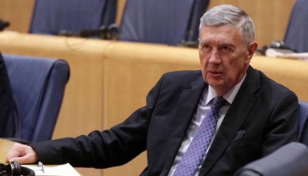 Radmanović čestitao onima koji su u svakodnevnoj borbi protiv Covida-19