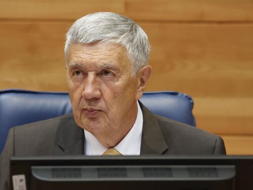 Radmanović priznao da SNSD provodi odluku Schmidta