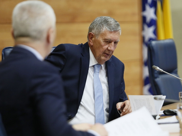 Radmanović: Usvaja se važan zakon a nema nikog, neće moći