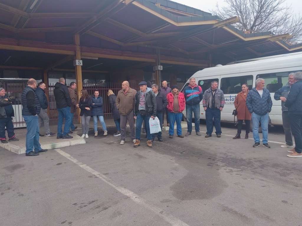 Dok se vlast u RS bavi himnom i grbom, radnici u Prijedoru gladuju