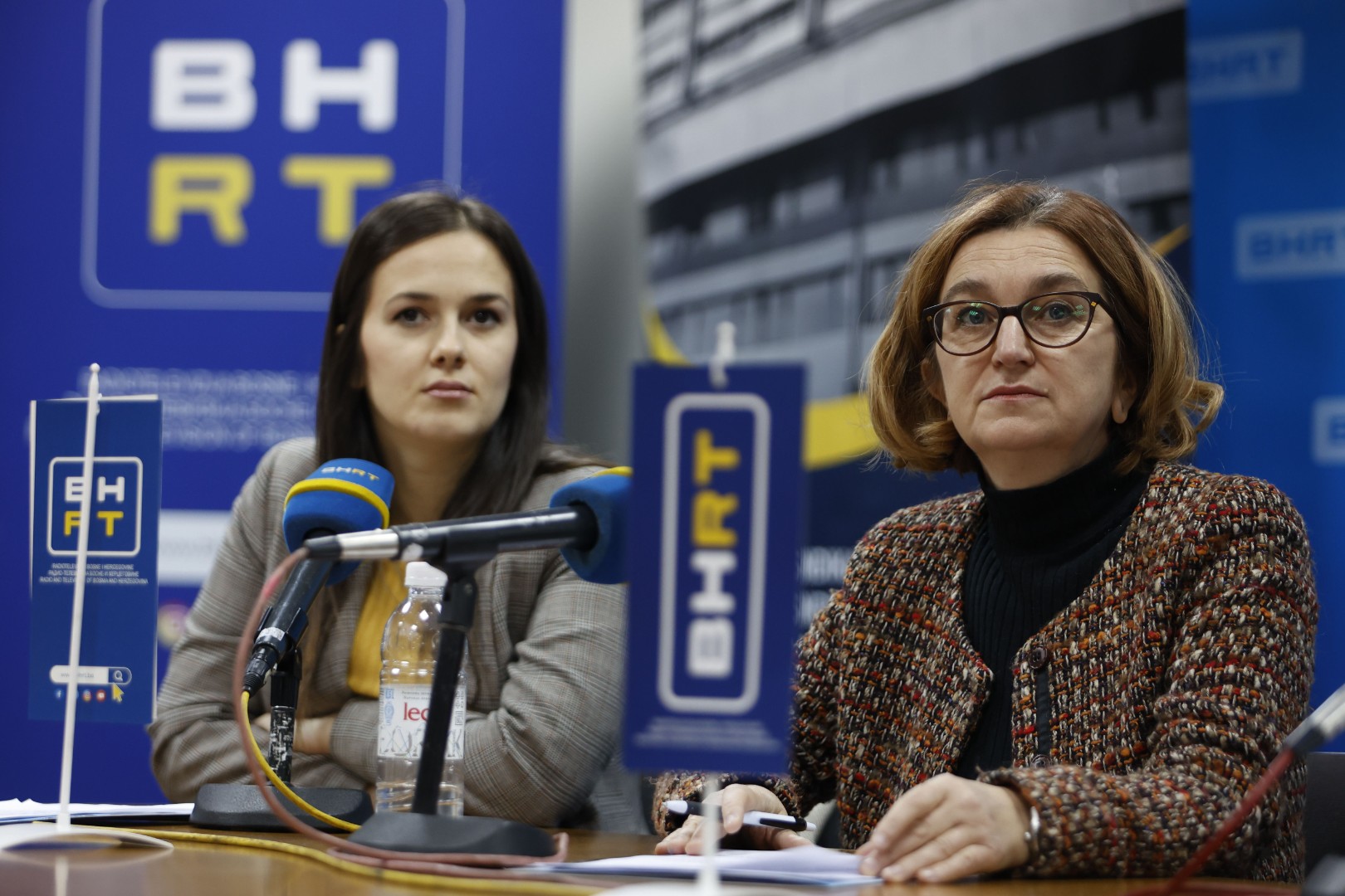 Radnici BHRT-a poručuju: Većina nas radi za manje od 800 KM, drugi troše naš novac