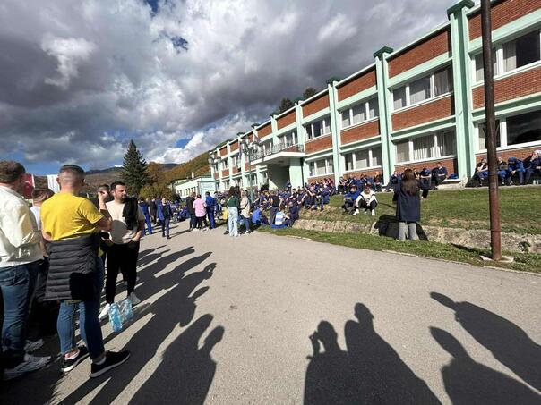 Radnici "Ginexa" obustavili proizvodnju