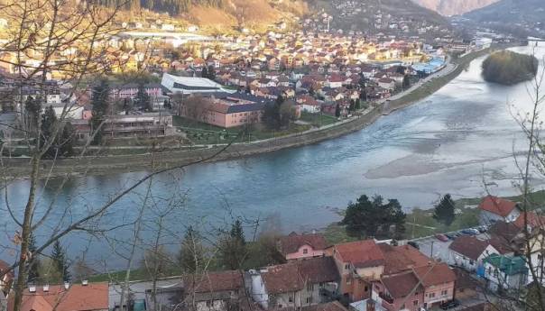 Radnici JKP “6.mart” sanirajući kvar na vodovodu, pronašli eksplozivnu napravu