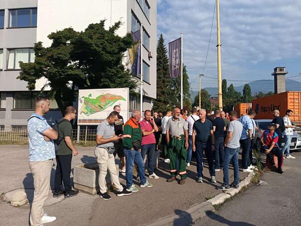 Radnici Toplane Zenica protestuju, sudbina neizvjesna