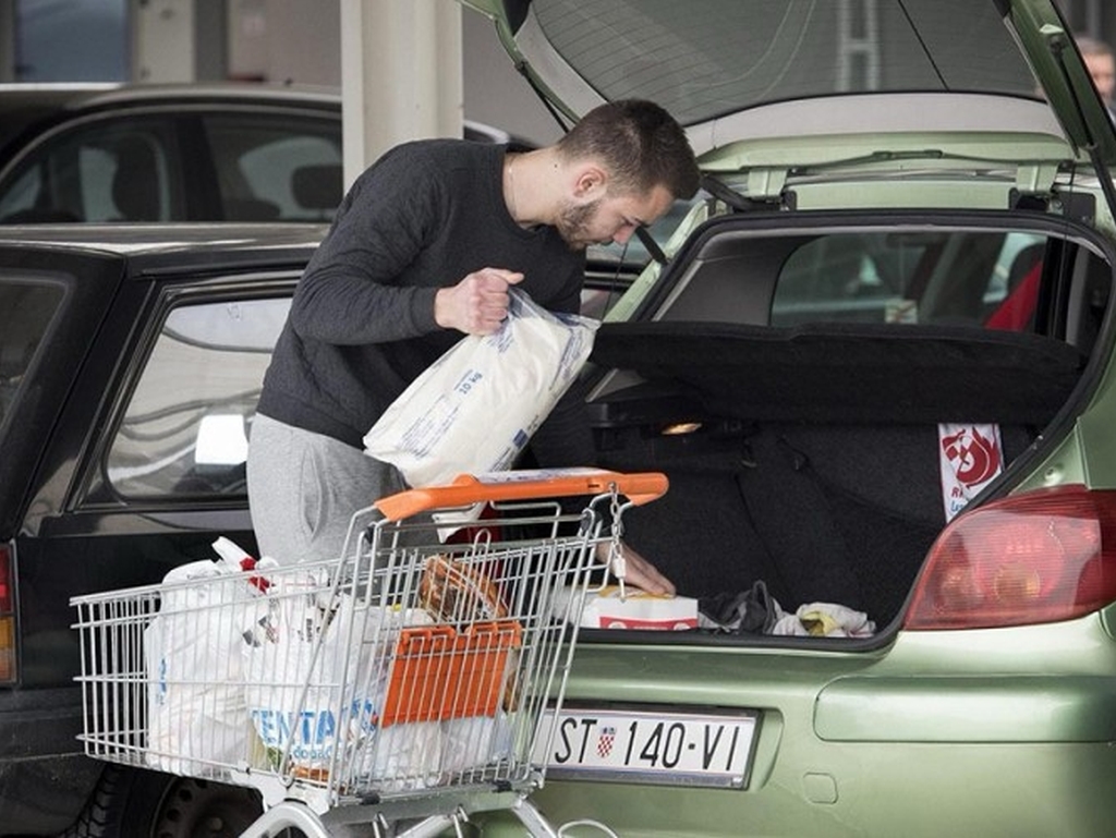 Radnici u trgovinama u Orašju će nedjeljom robovati Hrvatskoj: Sindikat ogorčen!