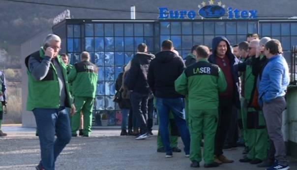 Radnike firme Laser u Bihaću jutros dočekali zaštitari i zatvoren pogon