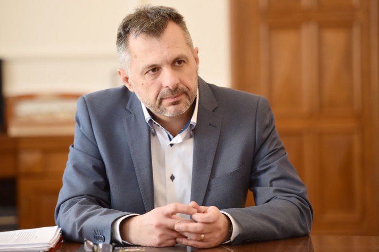 Radojičić negativan na virus, oca smjestio u bolnicu