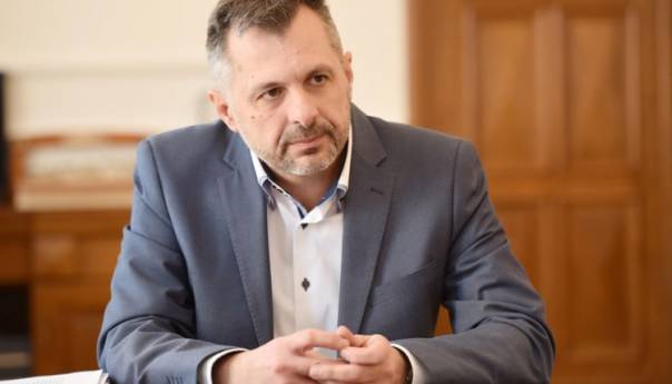 Radojičić negativan na virus, oca smjestio u bolnicu