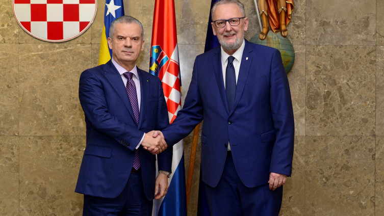 Radončić i Božinović: Nesmetan prolazak građana RH kroz Neum