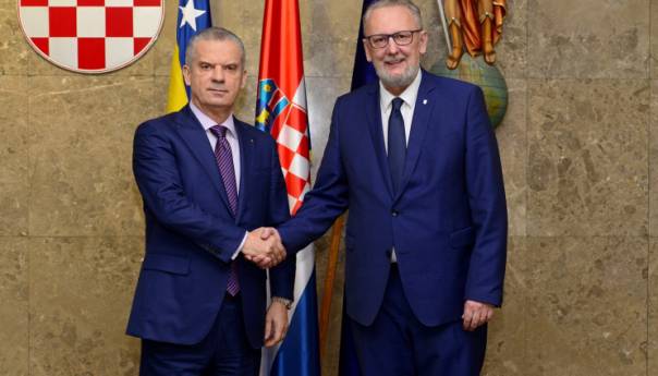 Radončić i Božinović: Nesmetan prolazak građana RH kroz Neum