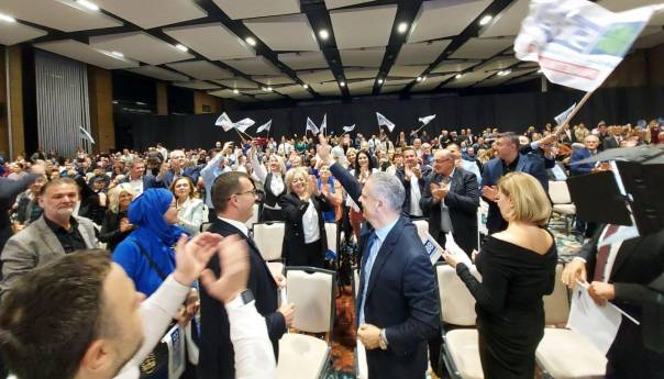 Radončić: Nema rata, osim protiv mafije, siromaštva i korupcije