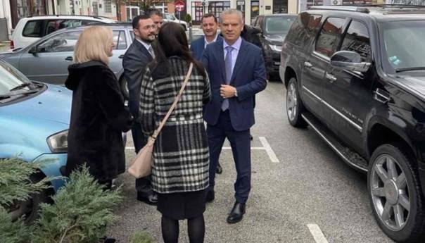 Radončić uručio 50 članskih karata novim članovima SBB-a