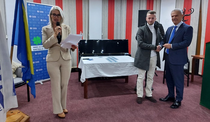 Radončić uručio 68 kartica novim članovima SBB-a u Zenici