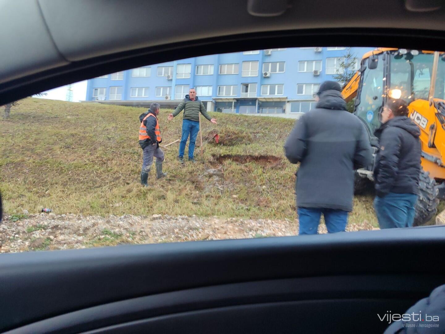 Radovi u Vogošći nakon što je voda preplavila ulicu