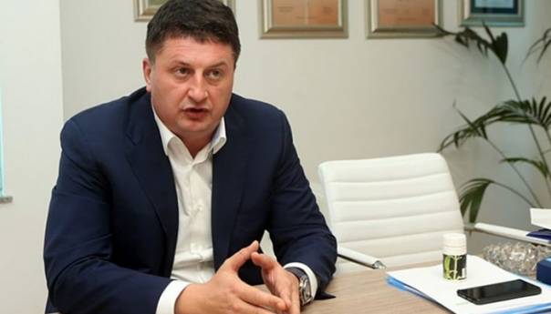 Radović nije u stanju da se nosi sa situacijom na političkoj sceni