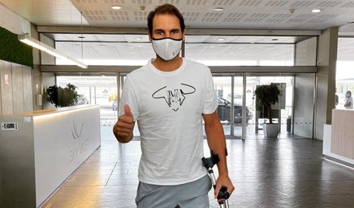 Rafael Nadal na štakama nakon tretmana na stopalu