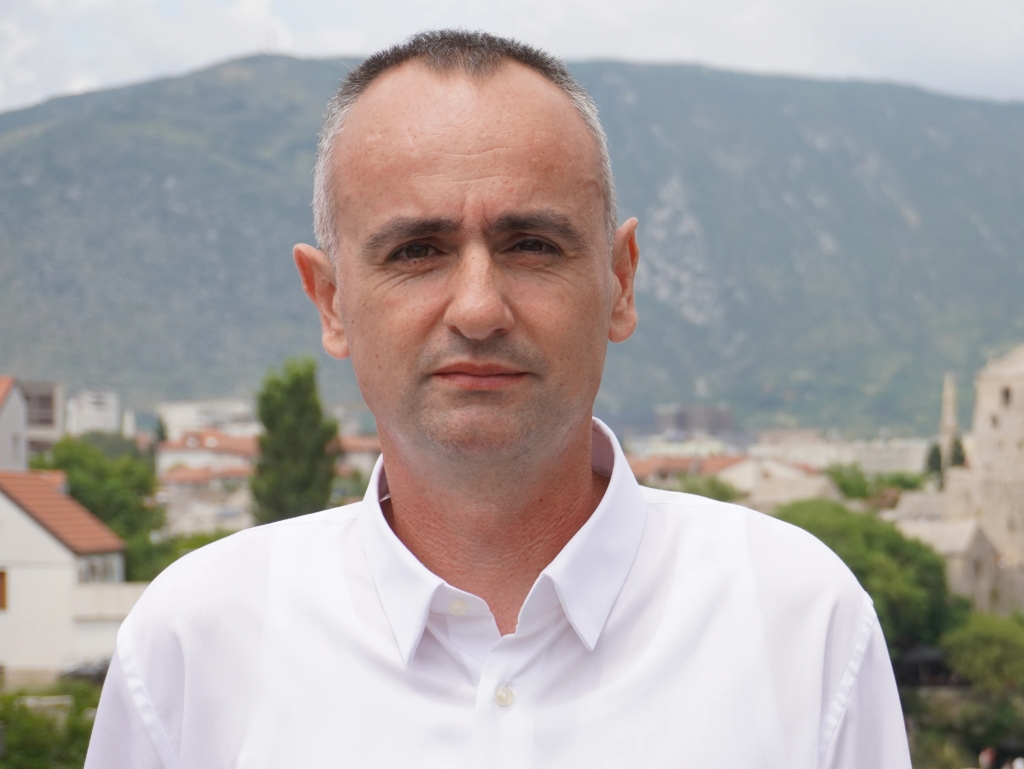 Rahimić: Huligani opet divljaju i napadaju na magistralnoj cesti