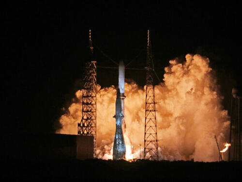 Raketa kompanije Jeffa Bezosa lansirana u svemir