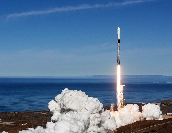 Raketa SpaceX-a se prevrnula zbog snažnih vjetrova i valova