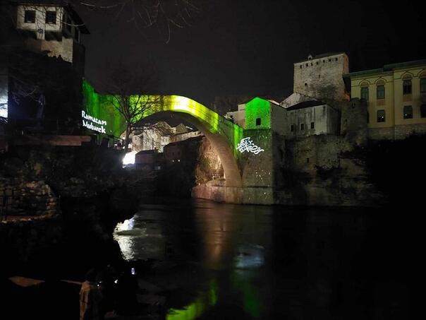 Stari most osvijetljen porukama ramazana Stari most osvijetljen porukama ramazana