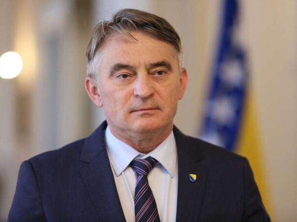 Ramazanska čestitka Komšića: Jačajmo zajednicu kroz duhovni rast