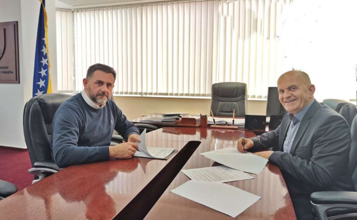 Ramić i Džafić potpisali četiri ugovora o sufinansiranju projekata u Kalesiji