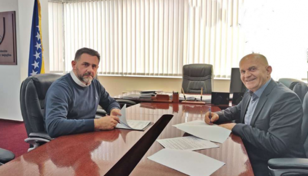Ramić i Džafić potpisali četiri ugovora o sufinansiranju projekata u Kalesiji