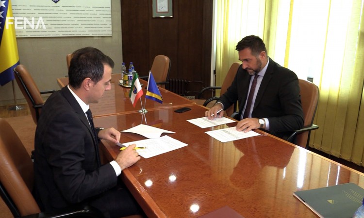 Ramić i Ganić potpisali sporazum o finansiranju infrastrukturnih projekata obnove u ZDK