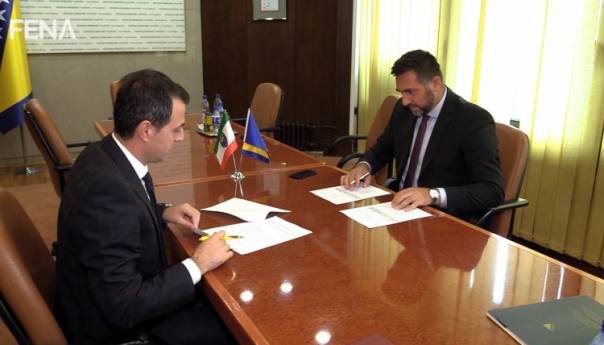 Ramić i Ganić potpisali sporazum o finansiranju infrastrukturnih projekata obnove u ZDK