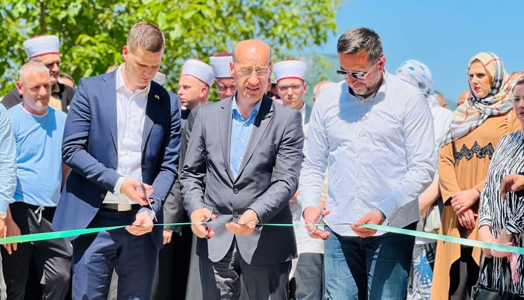 Ramić i Halilagić otvorili novoizgrađeni put u povratničkom naselju Pirići