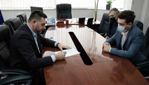 Ramić i Janjetović potpisali ugovor o podršci stanovništvu Bosanske Kostajnice