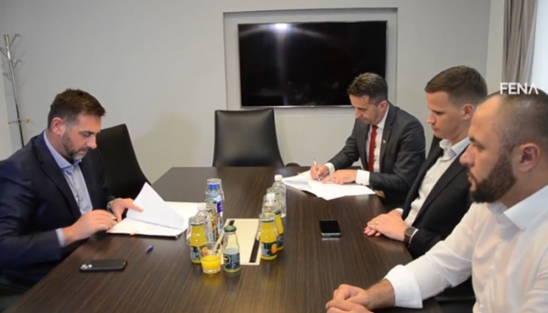 Ramić i Muhamedbegović potpisali sporazum o udruživanju sredstava za podršku povratnicima