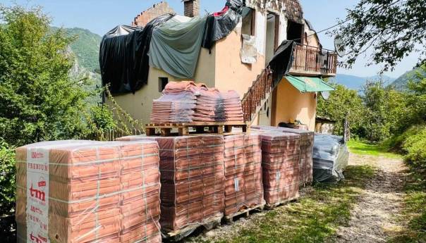 Ramić ispunio obećanje: Porodica Mustafić ponovo ima krov nad glavom