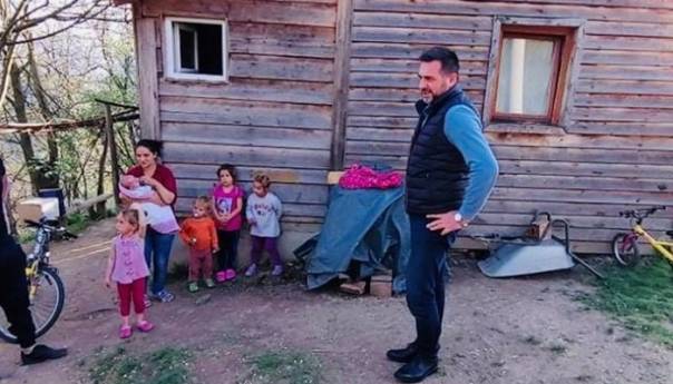 Ramić posjetio porodicu Mehić iz Bratunca: Šestočlana porodica dobit će novi dom