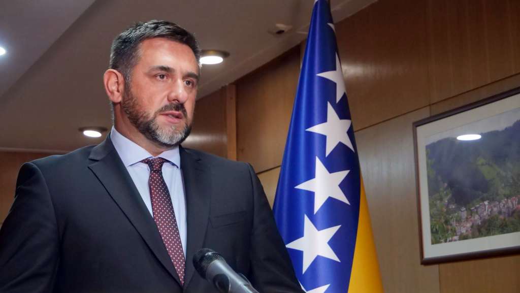 Ramić sutra u Doboju uručuje 100 ugovora za izgradnju kuća